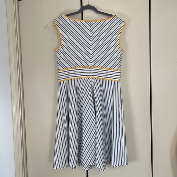 London Style Seersucker Dress - Picture 3 of 6